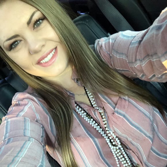 Meet your Posher, Dusti - Picture 3 of 3